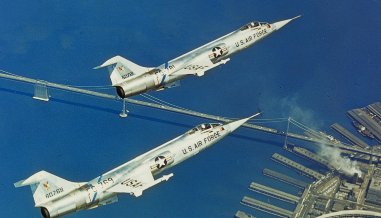 MIL-PRF-7808L润滑油通常用于老一代喷气机.jpg